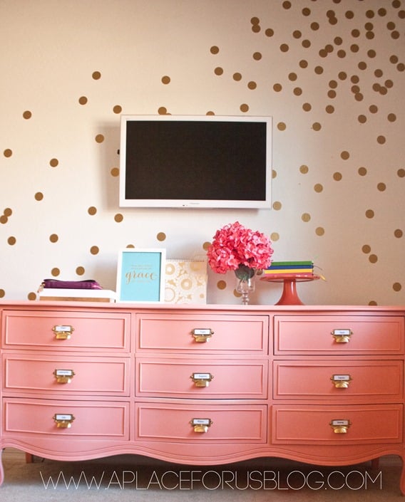 DIY-CONFETTI-WALL-with-decals_thumb