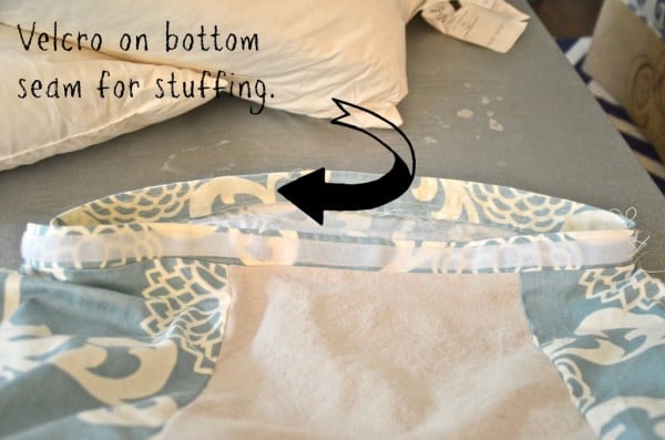 use velcro on a floor pouf to make it easy to stuff and wash, featured on Remodelaholic.com