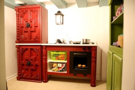 cottage play kitchen by Remodelaholic