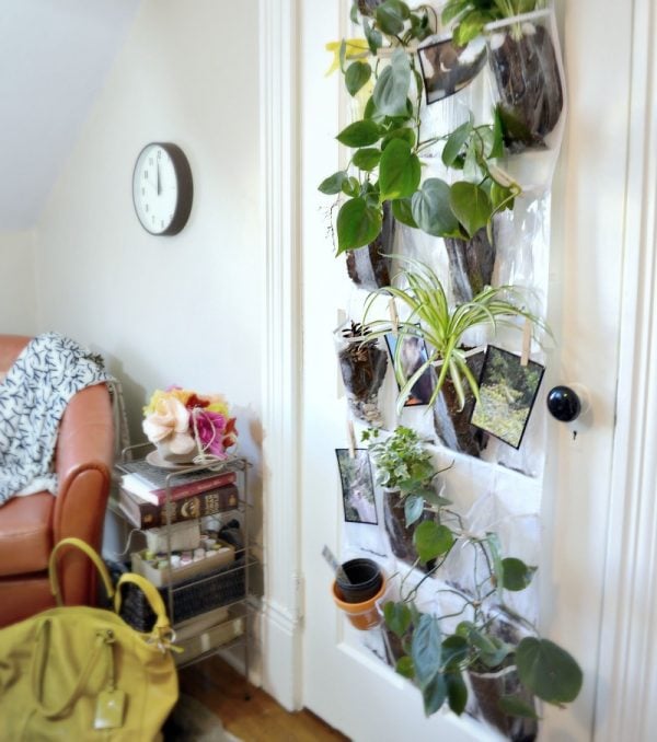 Create a Vertical Indoor Hanging Planter #remodelaholic