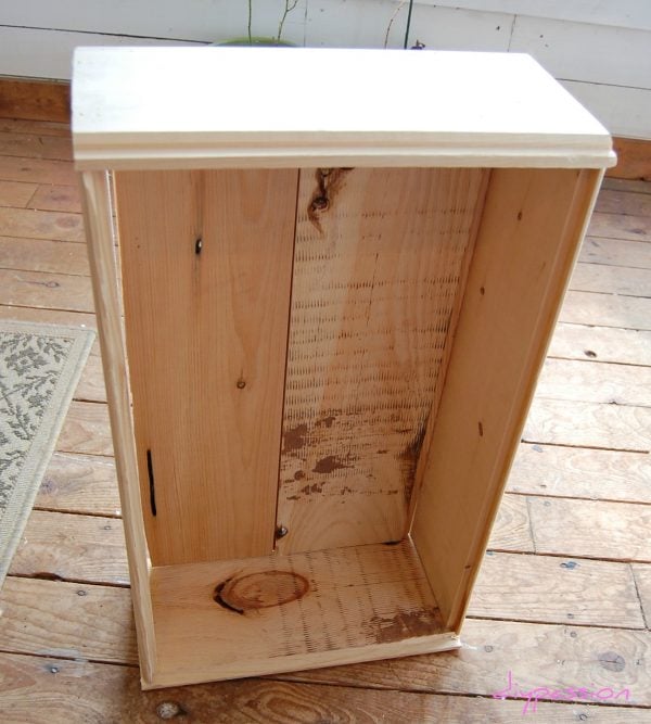 assembling an underbed rolling storage crate, DIY Passion on Remodelaholic
