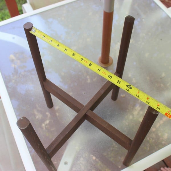 How to Build a Planter Stand | Home Coming for Remodelaholic.com