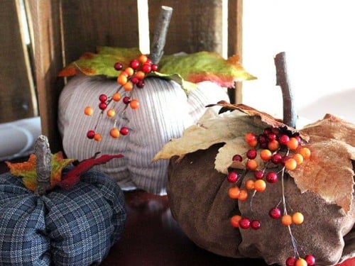 Love a handmade touch to your Halloween decor? Try one of these 37 Simple Halloween Decorations to Sew ~ Tipsaholic.com #sewing #halloween #decorating