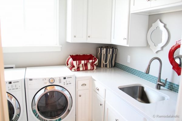 Medium Sized Laundry Rooms. Ideas and inspirations. Fabulous Laundry room design ideas from @Remodelaholic
