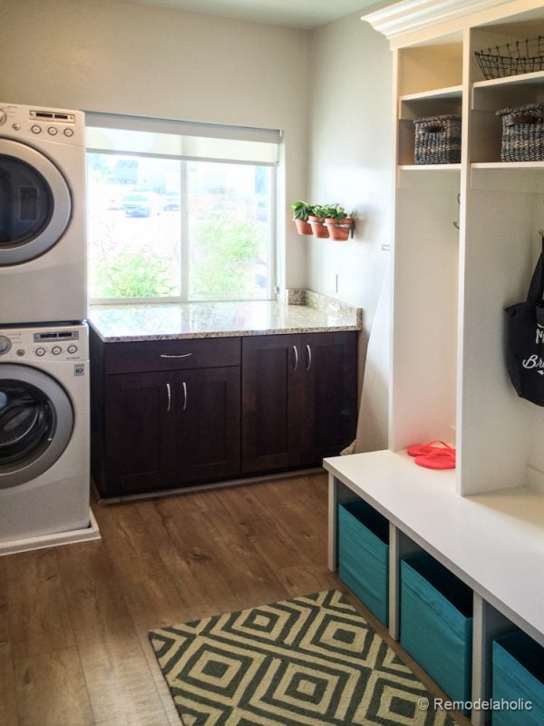A great use of space in this mudroom and laundry room combo. Fabulous Laundry room design ideas from @Remodelaholic