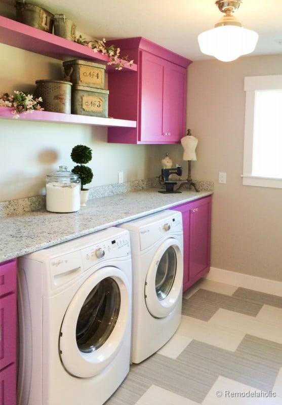Bright and colorful laundry room with a huge countertop. Fabulous Laundry room design ideas from @Remodelaholic