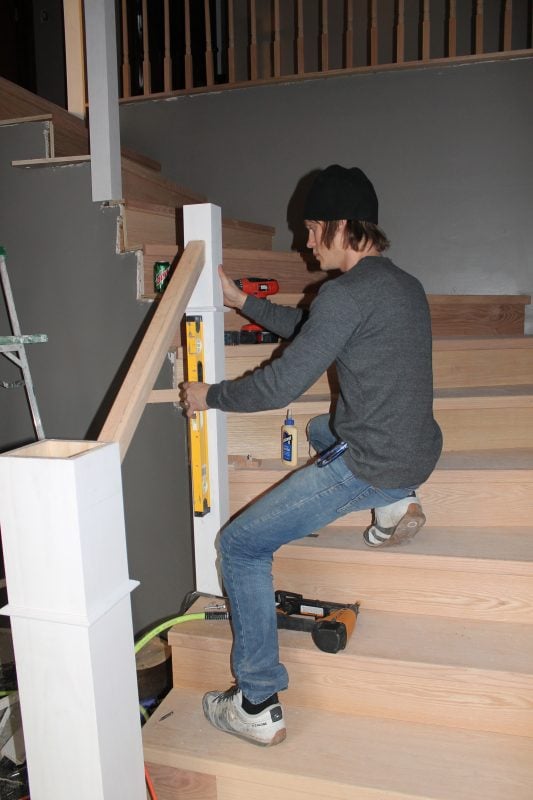 build and install a new wood stair handrail - Construction2Style via @Remodelaholic