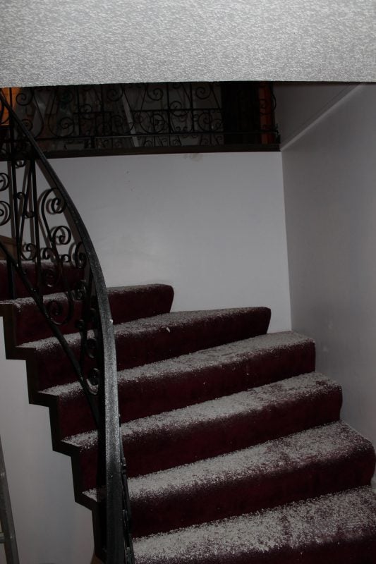staircase before remodel - Construction2Style via @Remodelaholic